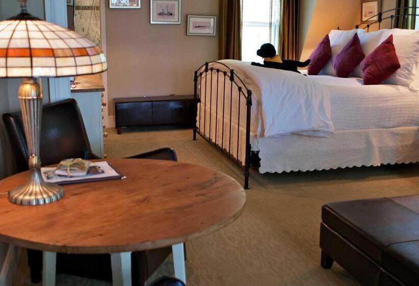 جناح, Mill House Inn