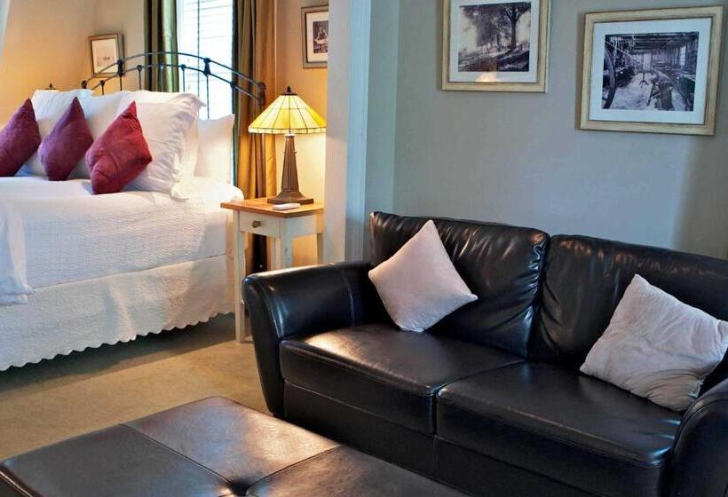 جناح, Mill House Inn