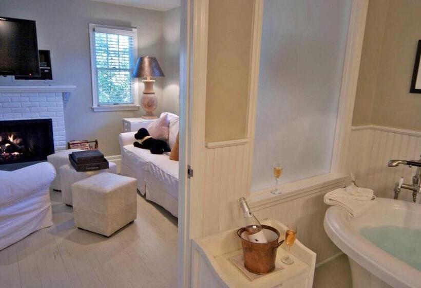 جناح, Mill House Inn