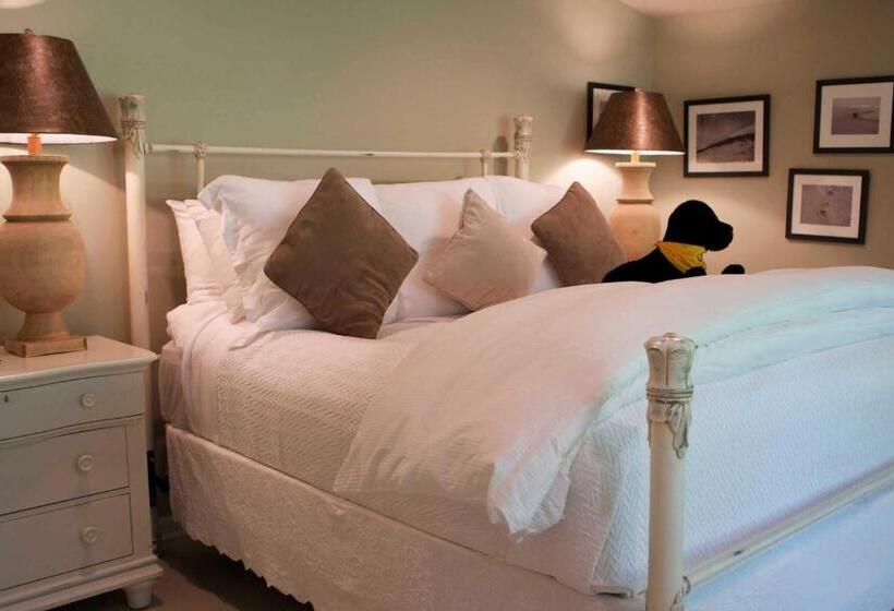 جناح, Mill House Inn