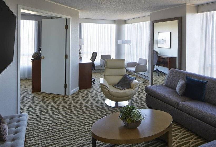 جناح كلوب, Minneapolis Marriott Southwest