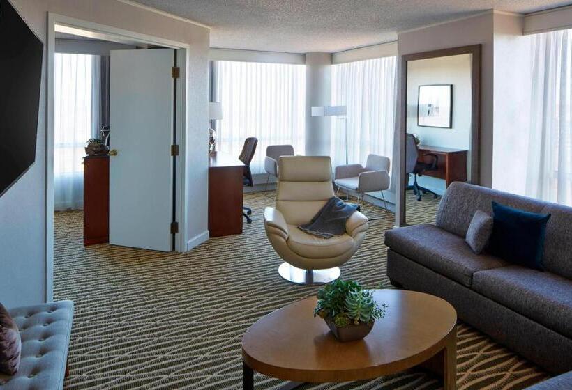 جناح كلوب, Minneapolis Marriott Southwest