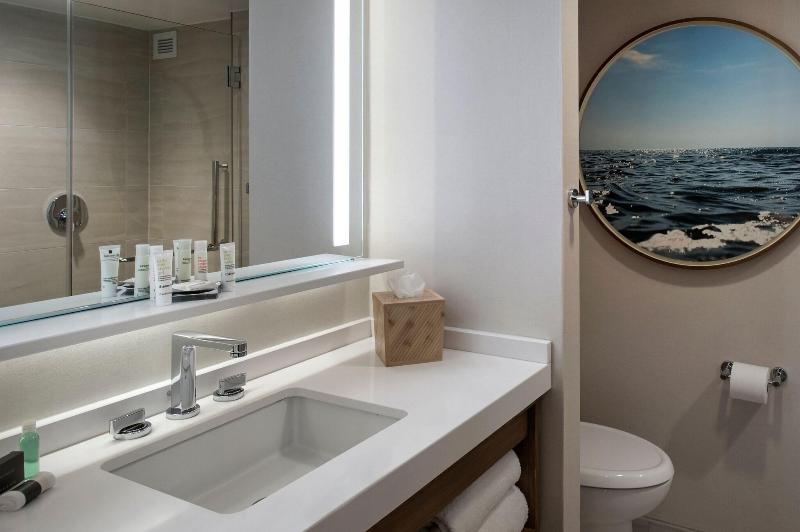 스탠다드 룸 킹사이즈 침대, Newport Marriott Hotel & Spa