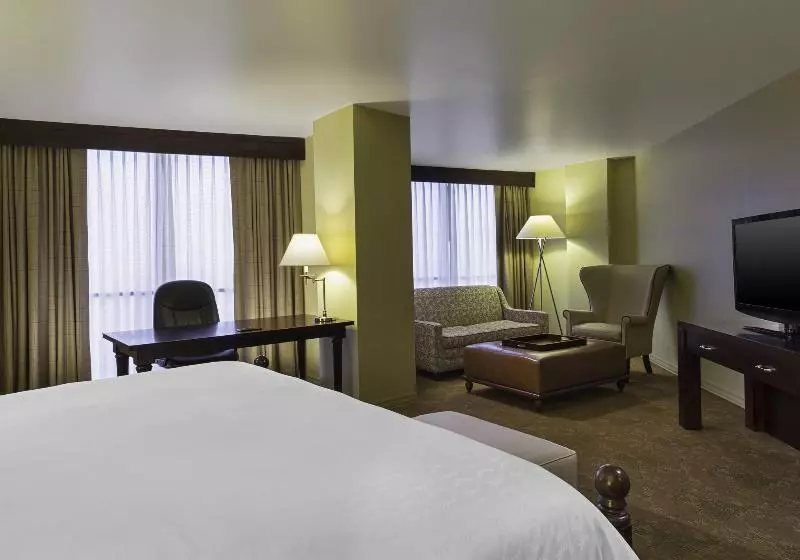 キングサイズベッドのジュニアスイート, Sheraton Houston Brookhollow