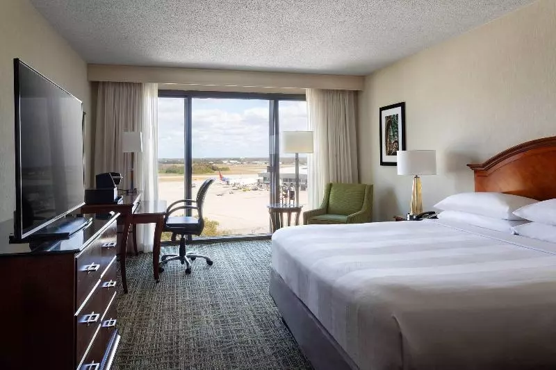 キングサイズベッドのスタンダードルーム, Tampa Airport Marriott