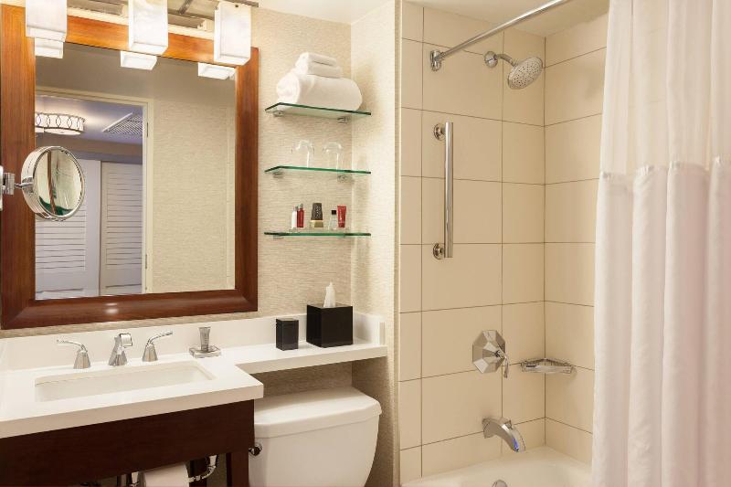 חדר סטנדרט עם מיטת קינג, Tampa Airport Marriott