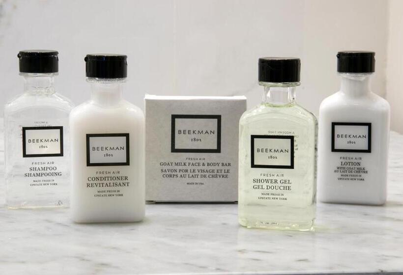 디럭스 룸 킹사이즈 침대, The Lenox