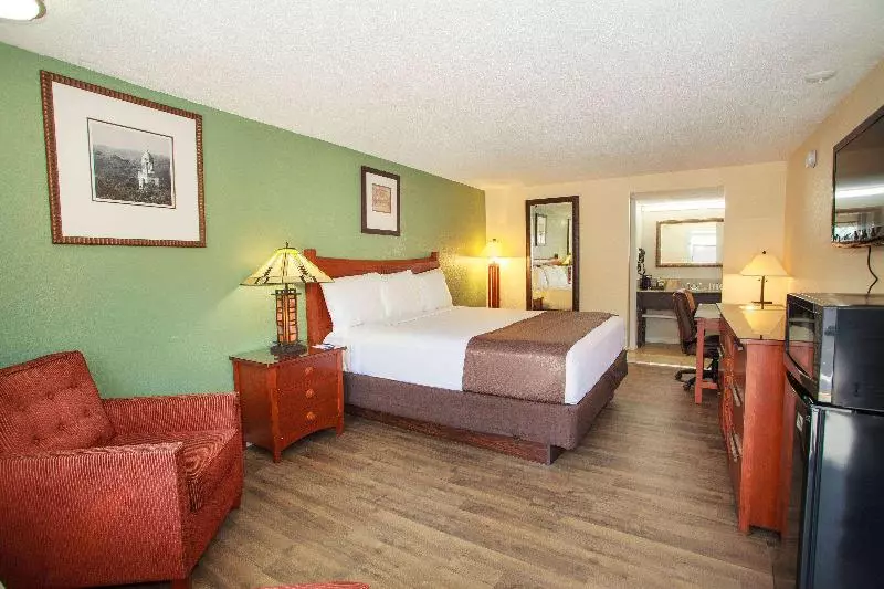キングサイズベッドのスタンダードルーム, Travelodge By Wyndham Macon West
