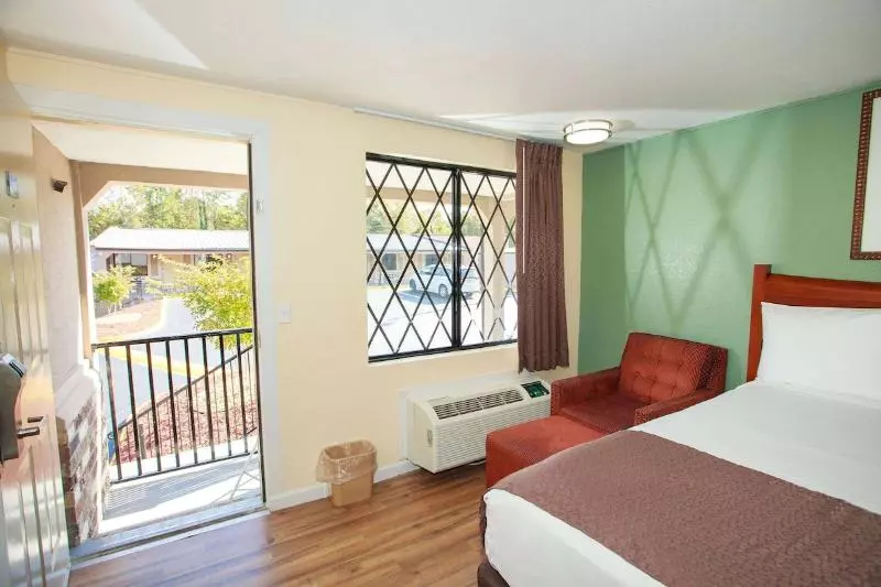 キングサイズベッドのスタンダードルーム, Travelodge By Wyndham Macon West