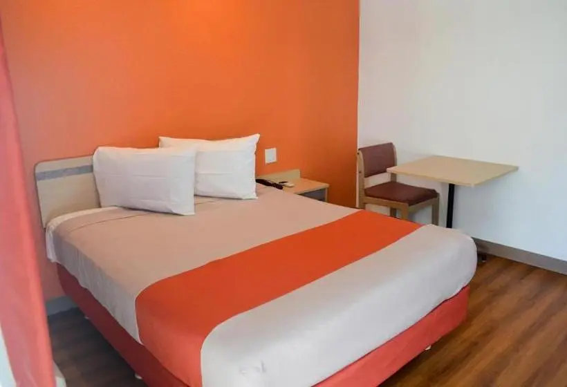 Standard-invahuone, Motel 6 Lost Hills / Buttonwillow Racetrack
