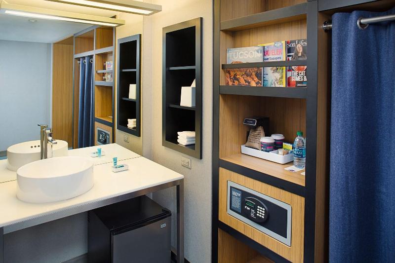 Номер Стандарт, Aloft Tucson University