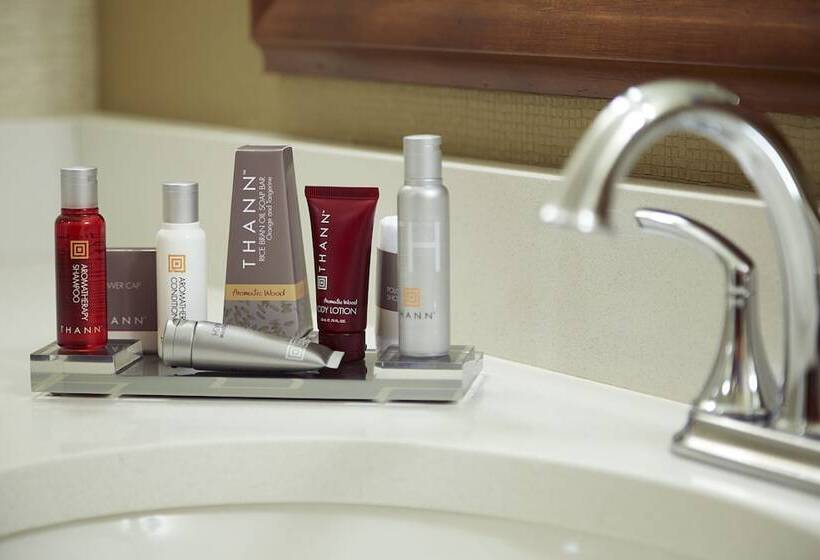 חדר סטנדרט שתי מיטות זוגיות, Columbus Airport Marriott