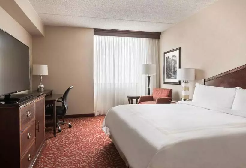 キングサイズベッドのスイートルーム, Columbus Airport Marriott