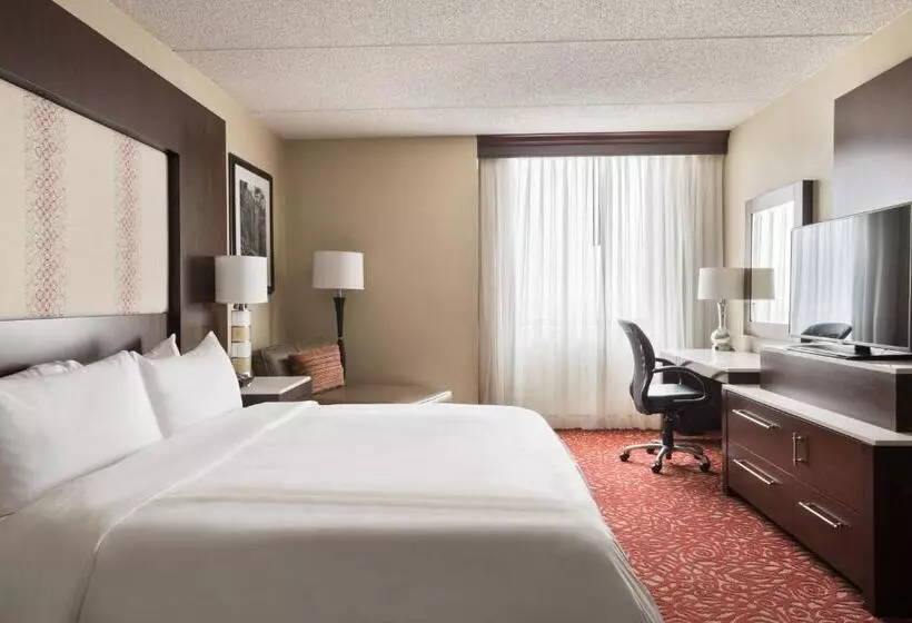 キングサイズベッドのスイートルーム, Columbus Airport Marriott