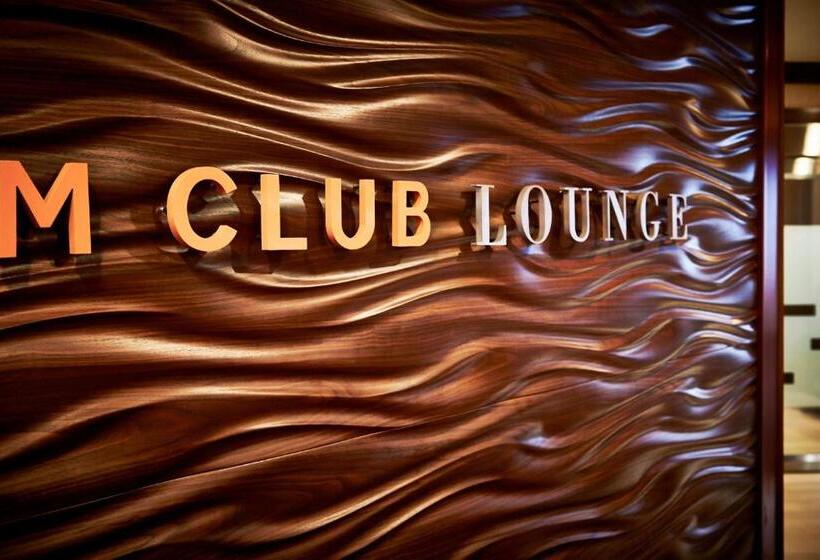 חדר קלאב עם מיטת קינג, Columbus Airport Marriott