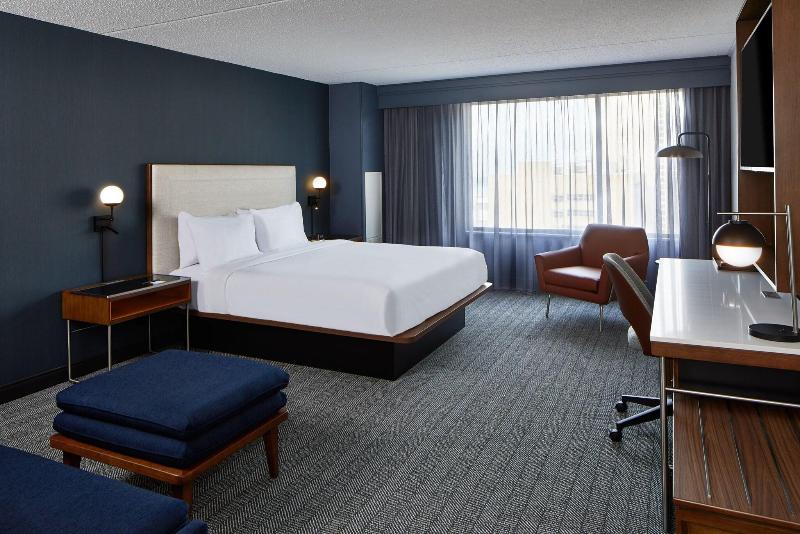 스탠다드 룸 킹사이즈 침대, Courtyard By Marriott Detroit Downtown