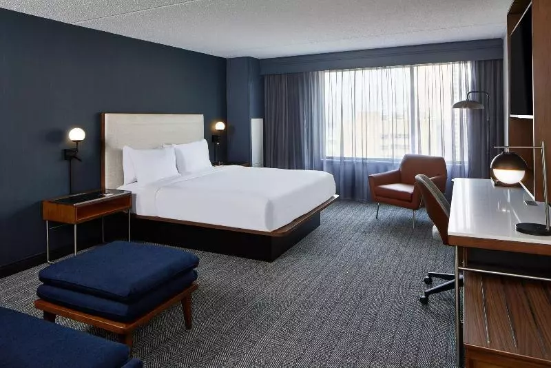 اتاق استاندارد با تخت بزرگ, Courtyard By Marriott Detroit Downtown