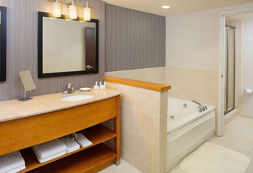 غرفه قياسيه سريرين مزدوجين, Courtyard Montvale