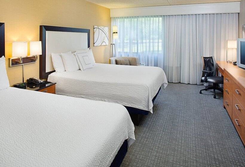 غرفه قياسيه سريرين مزدوجين, Courtyard Montvale