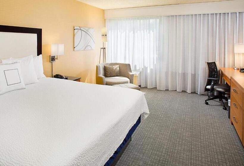 Стандартный Номер Кровать Кинг, Courtyard Montvale