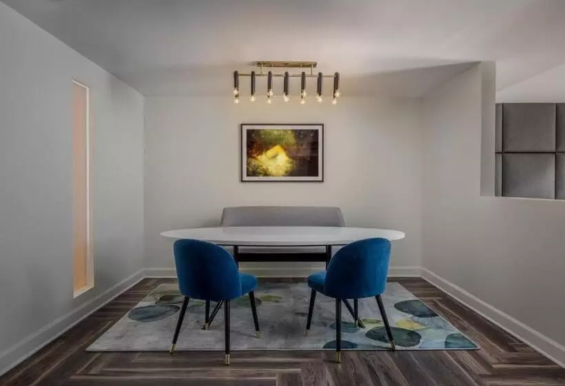 سوئیت با تخت بزرگ, Deco
