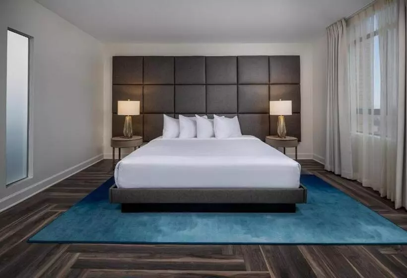 اتاق استاندارد با تخت بزرگ برای معلولان, Deco