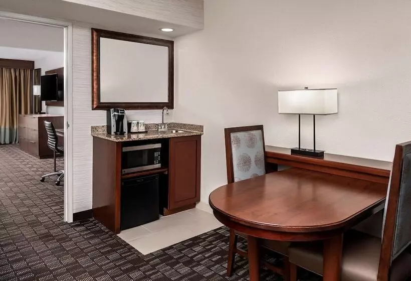 スイート, Embassy Suites By Hilton Nashville Airport