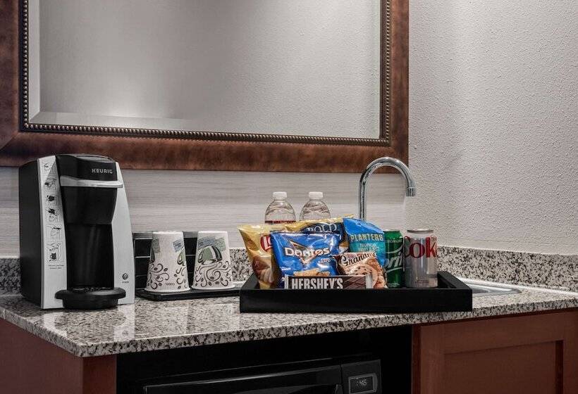 Premium Suite, Embassy Suites By Hilton Nashville Airport