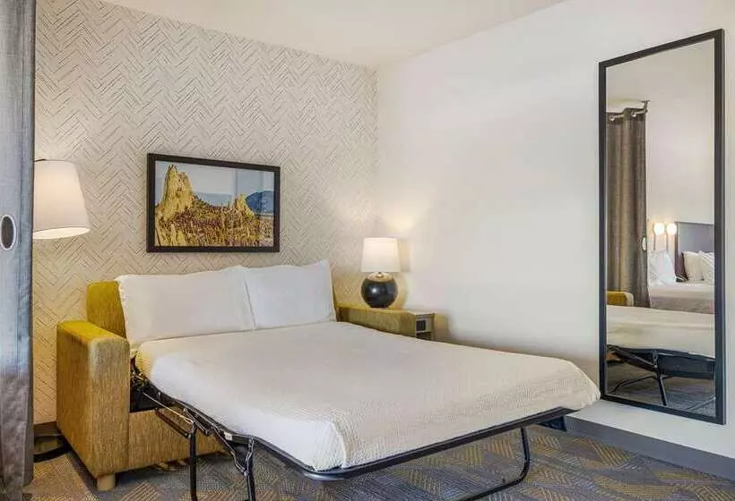 スイート, Embassy Suites By Hilton Tucson East