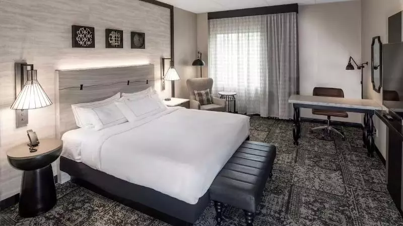 اتاق استاندارد با تخت بزرگ برای معلولان, Hilton Appleton Paper Valley