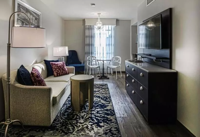 キングサイズベッドのスイートルーム, Indigo   Birmingham Five Points S   Uab, An Ihg