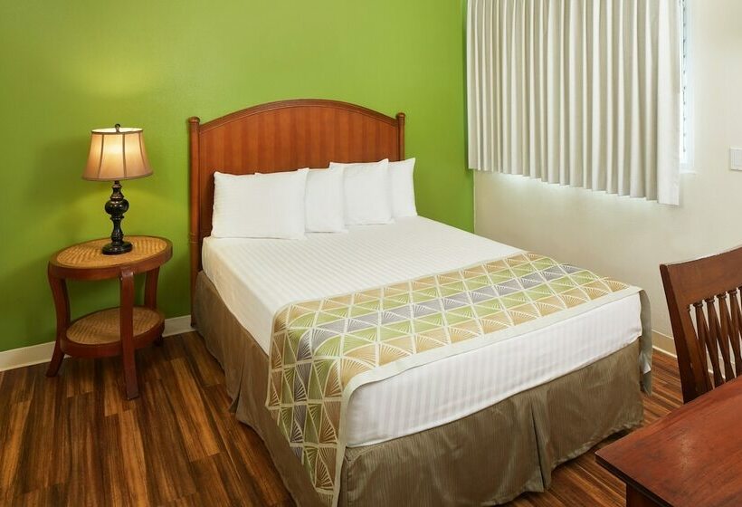 سوییت, Pacific Marina Inn