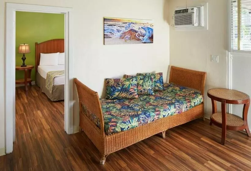 سوییت, Pacific Marina Inn