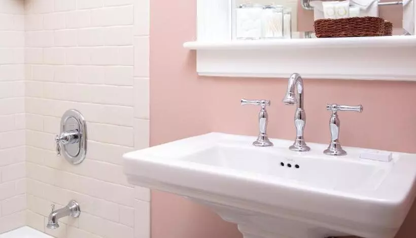 اتاق لوکس با تخت بزرگ, Petite Auberge