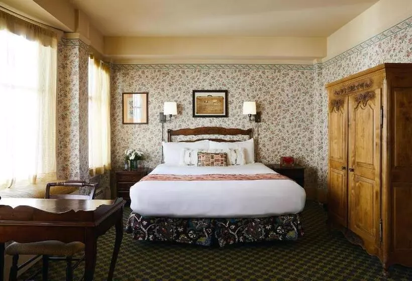 اتاق لوکس با تخت بزرگ, Petite Auberge