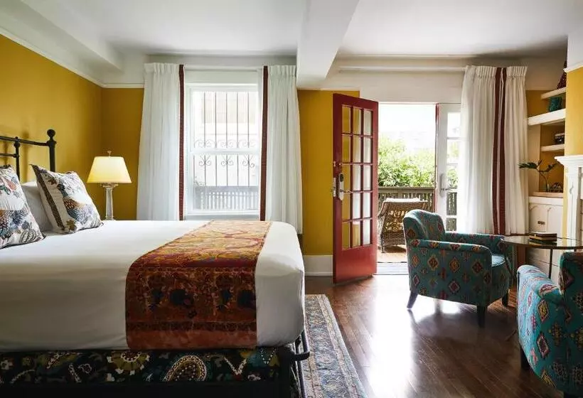 استودیوی لوکس, Petite Auberge