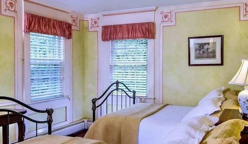 スタンダードルーム, Queen Anne Inn