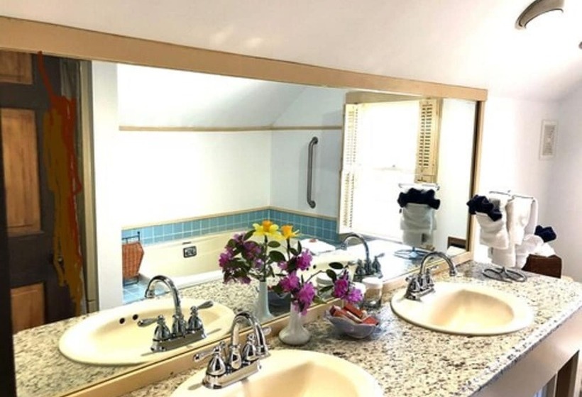 חדר דלוקס, Queen Anne Inn