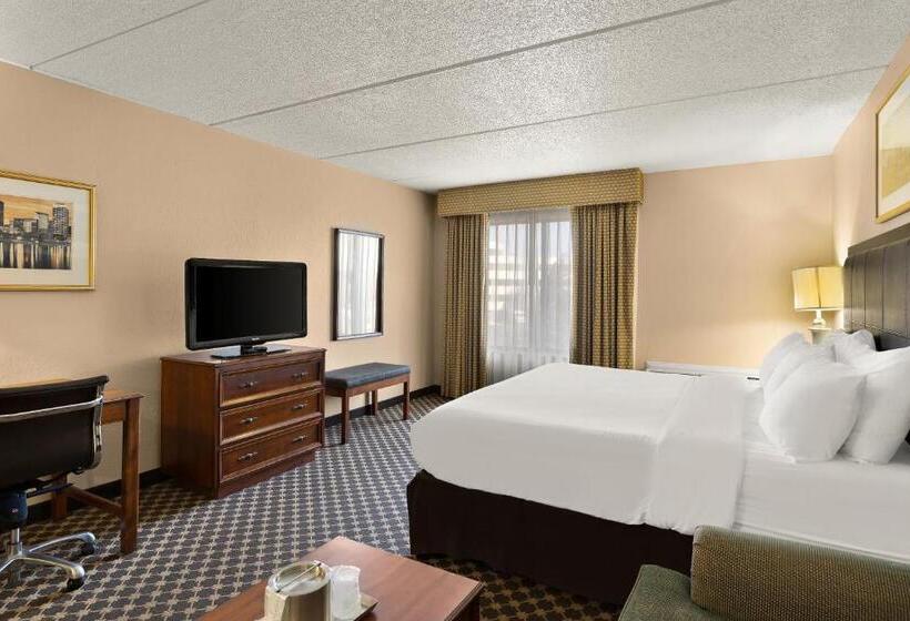 キングサイズベッドのスイートルーム, Rl Cleveland Airport West