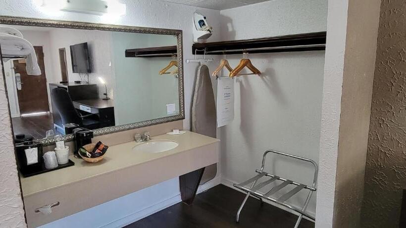 غرفة قياسية سرير كينج, Ramada By Wyndham Mountain Home