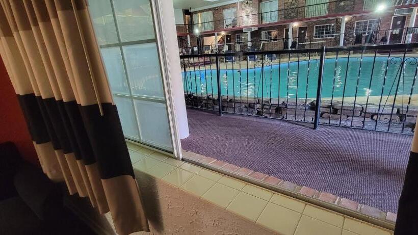 غرفة قياسية سرير كينج, Ramada By Wyndham Mountain Home