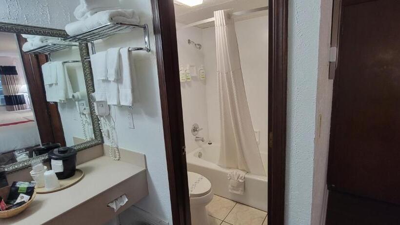 غرفة قياسية سرير ملكى, Ramada By Wyndham Mountain Home