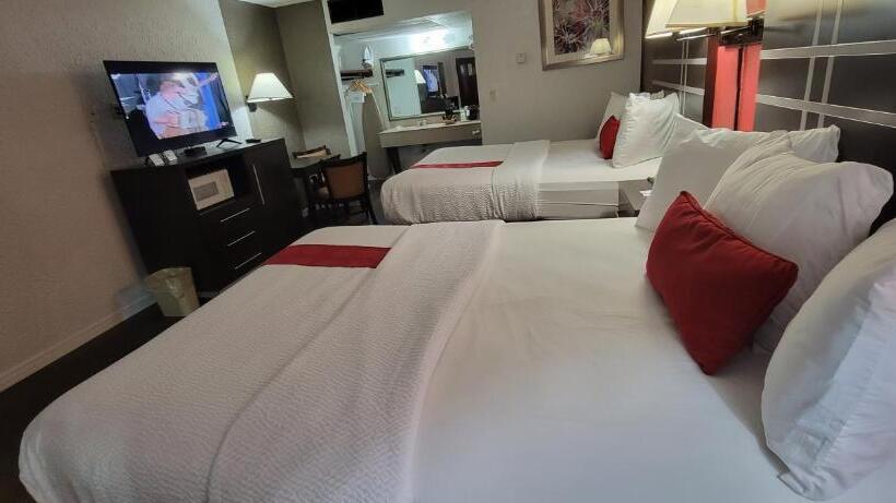 غرفة قياسية سرير ملكى, Ramada By Wyndham Mountain Home