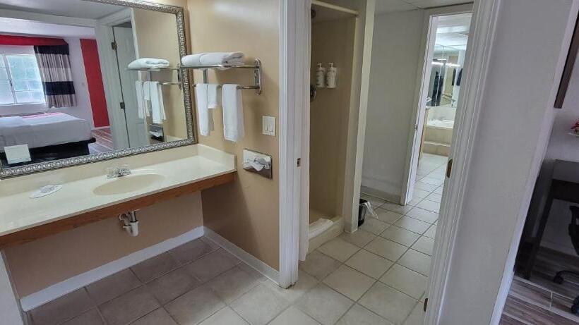 חדר דלוקס עם מיטת קינג, Ramada By Wyndham Mountain Home