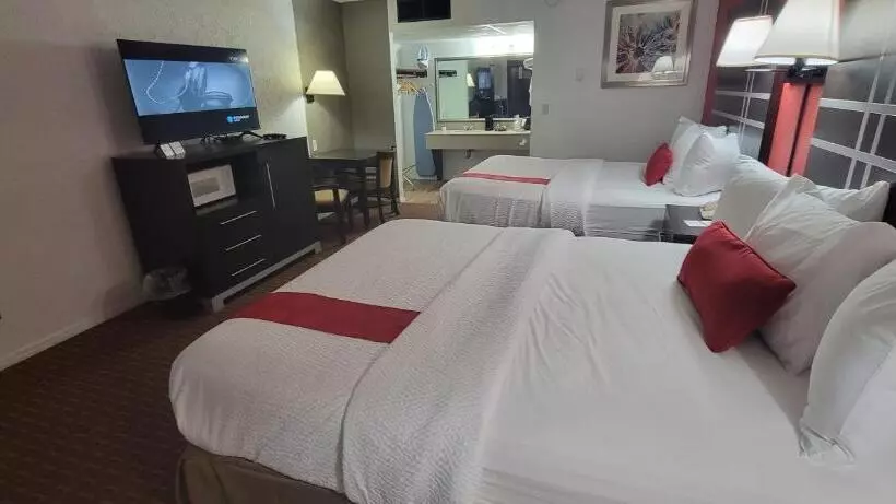 اتاق لوکس, Ramada By Wyndham Mountain Home