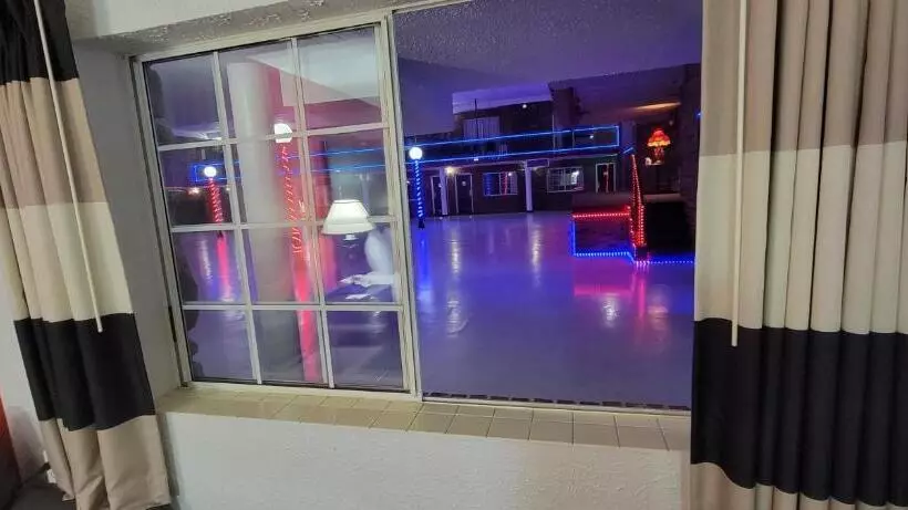 اتاق لوکس با تخت بزرگ, Ramada By Wyndham Mountain Home