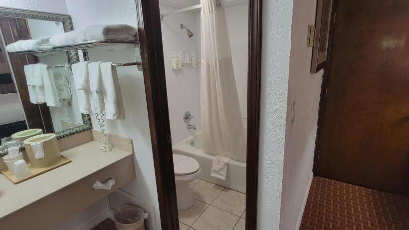 غرفة ديلوكس سرير كينج, Ramada By Wyndham Mountain Home