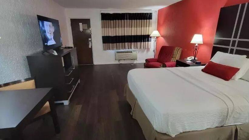 اتاق استاندارد با تخت دو نفره بزرگ برای معلولان, Ramada By Wyndham Mountain Home