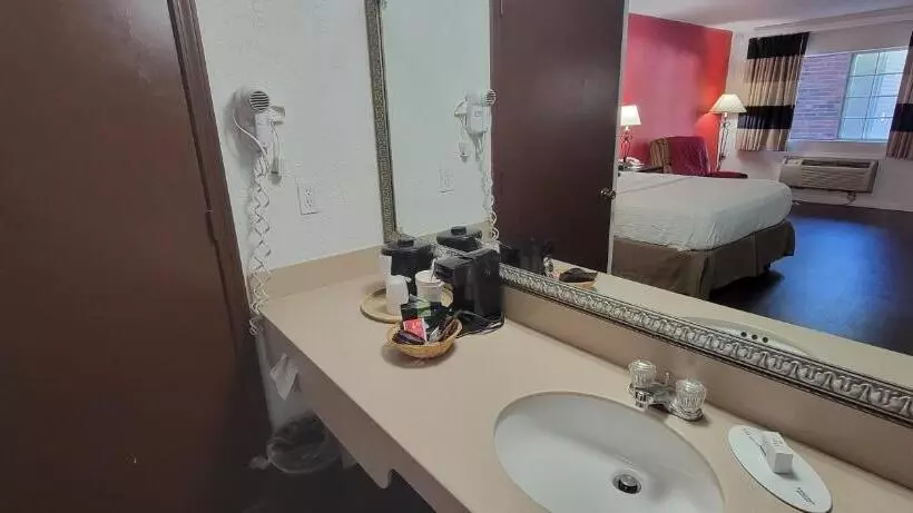 اتاق استاندارد با تخت دو نفره بزرگ برای معلولان, Ramada By Wyndham Mountain Home