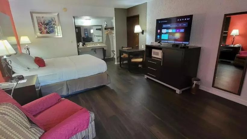 اتاق استاندارد با تخت دو نفره بزرگ برای معلولان, Ramada By Wyndham Mountain Home